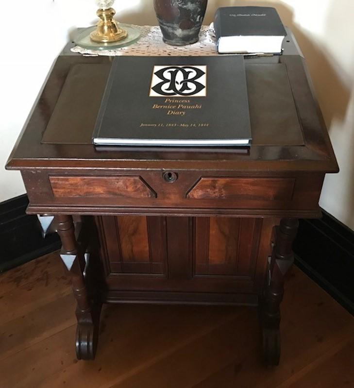Pauahis desk with journal
