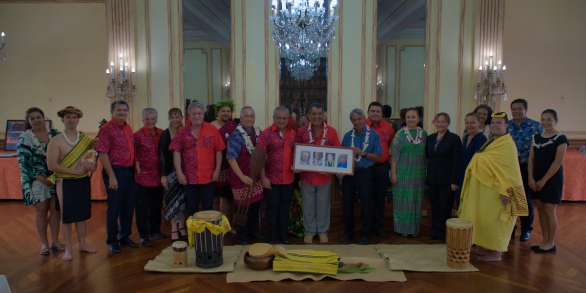 1 presidential palace, papeete, tahiti - group photo